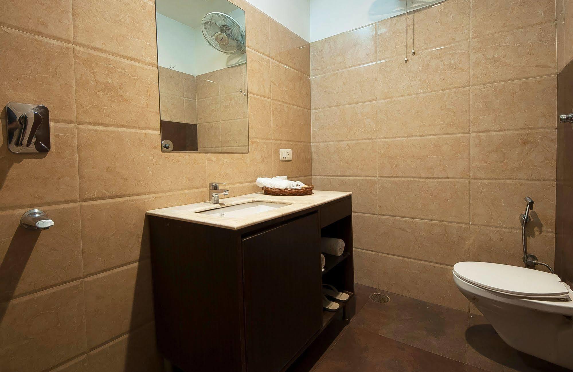 Fabhotel Basera อัมริตสา ภายนอก รูปภาพ
